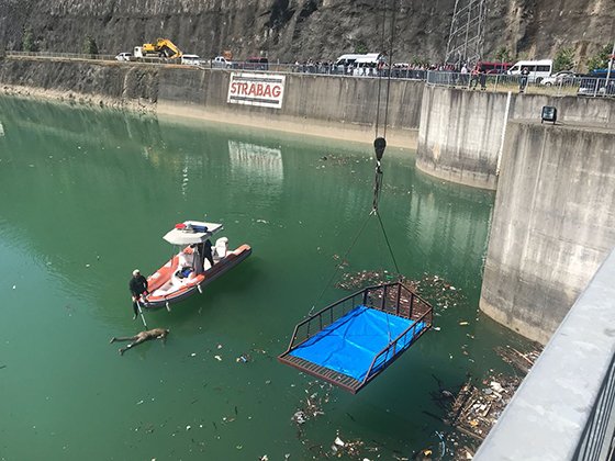 Artvin'deki baraj gölünde teknenin batması