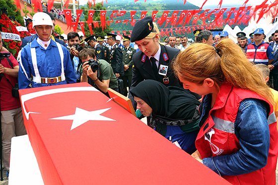 Şehit jandarma uzman çavuş Baştan son yolculuğuna uğurlandı