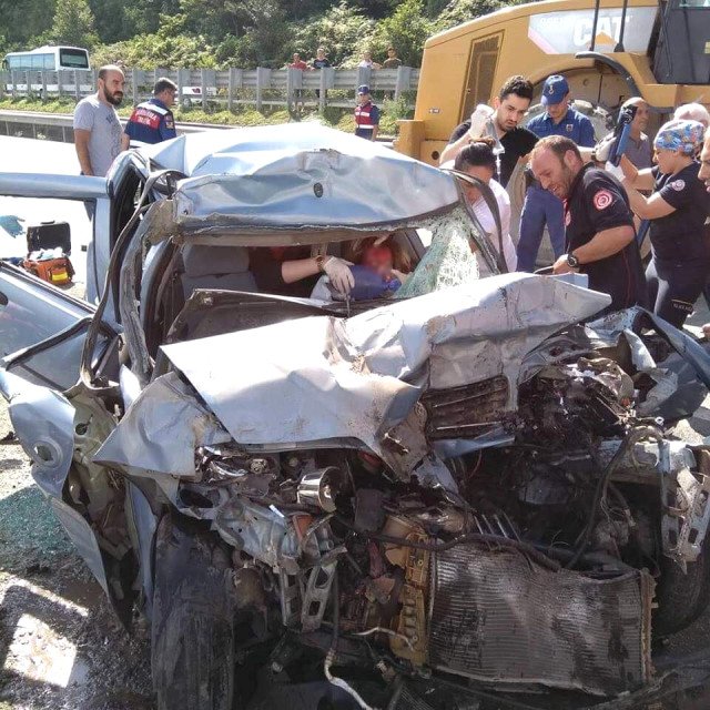 Artvin'deki Kazada Acil Tıp Teknikeri Ağır Yaralandı