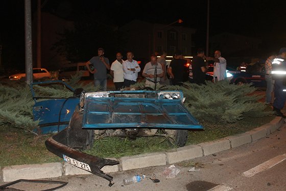 Samsun'da iki otomobil çarpıştı: 1 ölü, 6 yaralı
