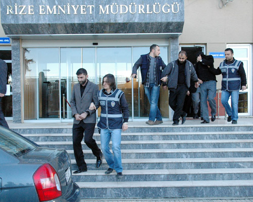 Oto Hırsızları Rize’de Yakayı Ele Verdi