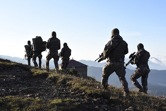 PÖH'ler Karadeniz'de teröristlerin izini sürüyor