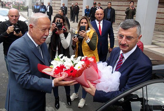 Vali Bektaş'tan Akdemir'e ziyaret