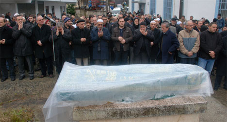 Kutuz Hoca Rize'de Defnedildi