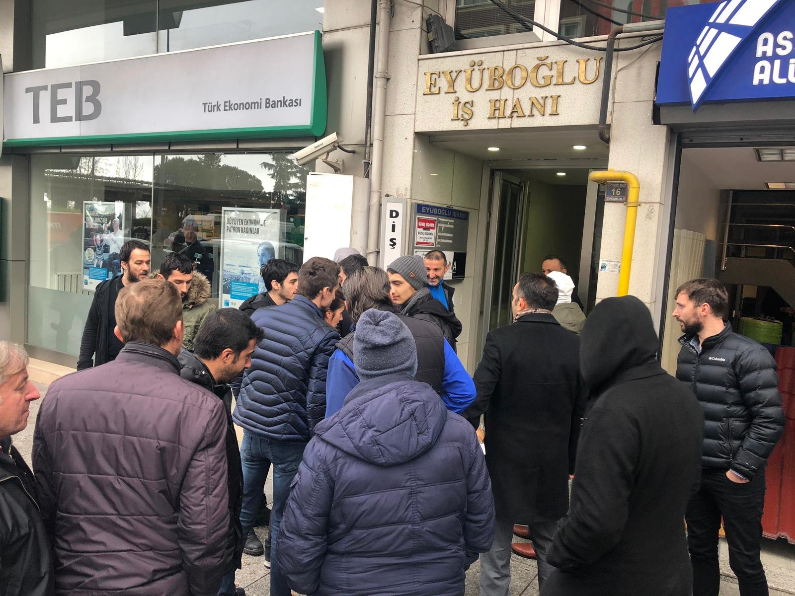 RİZE'DE KURUSIKI TABANCAYLA ATEŞ