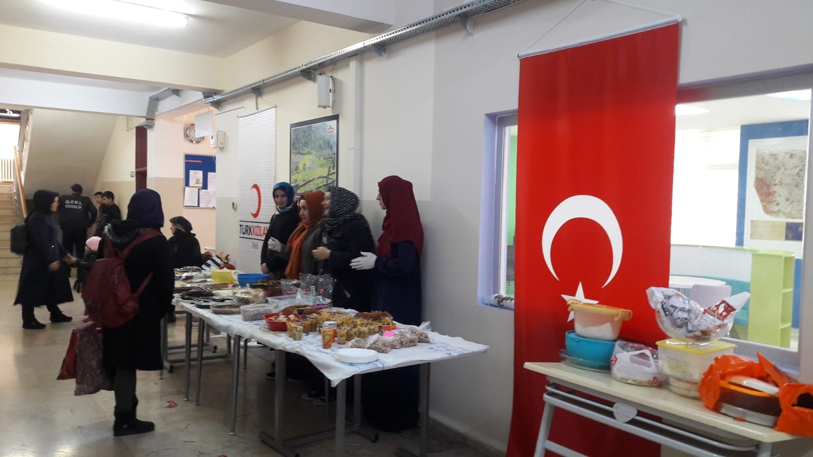 Çayeli İshakoğlu İmam Hatip Ortaokulu Öğrencileri Yemen İçin Kermes Düzenledi