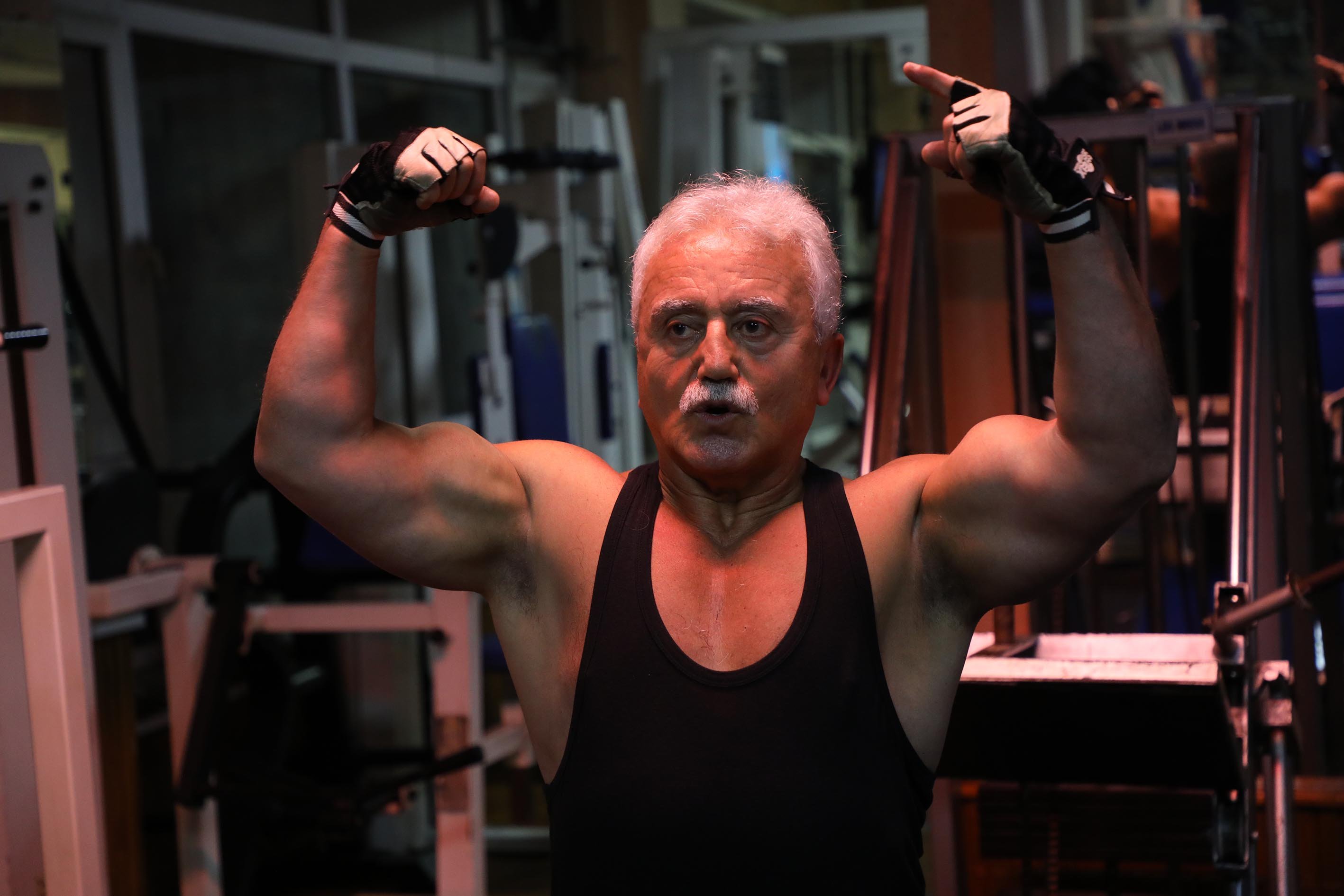 70 yaşında vücut geliştirme sporu yapıyor