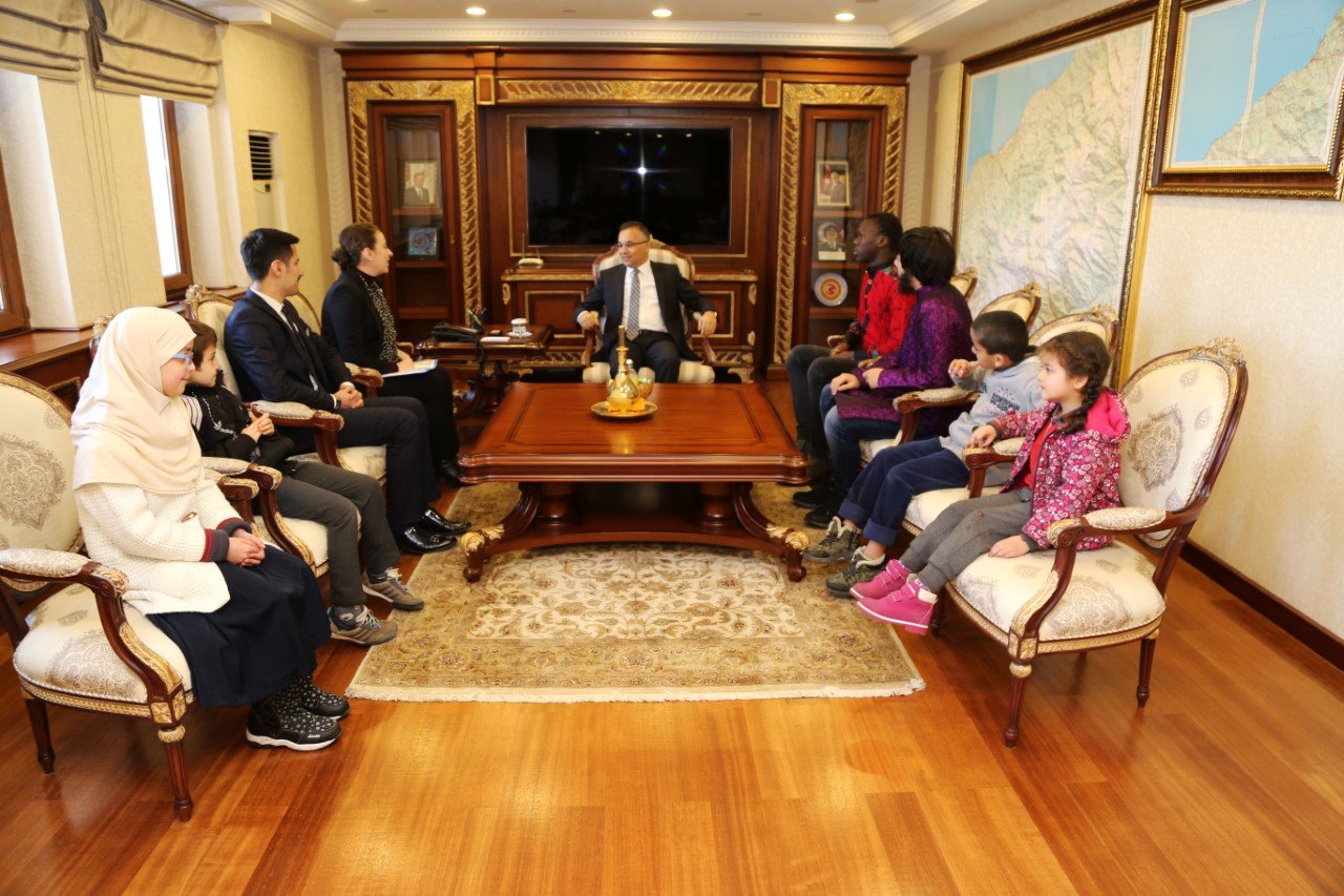 YABANCI ÖĞRENCİLERDEN VALİ ÇEBER’E ZİYARET