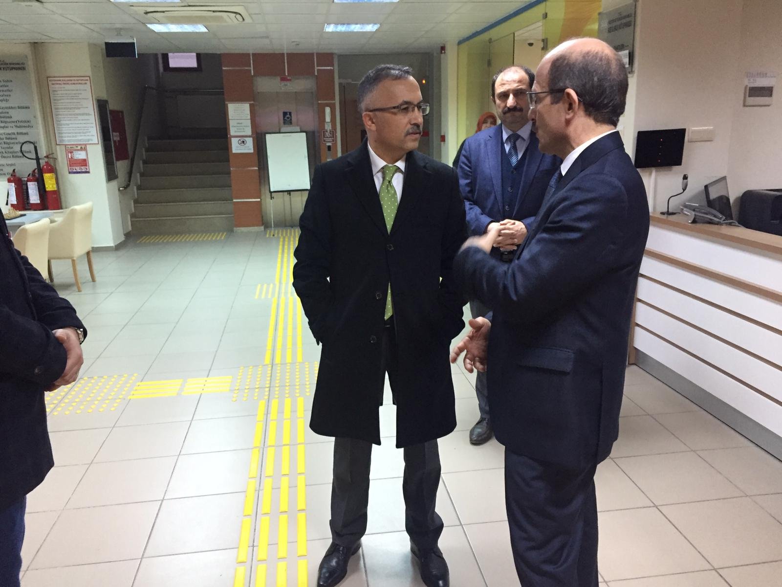 VALİ ÇEBER, İL HALK KÜTÜPHANESİNDE İNCELEMELERDE BULUNDU