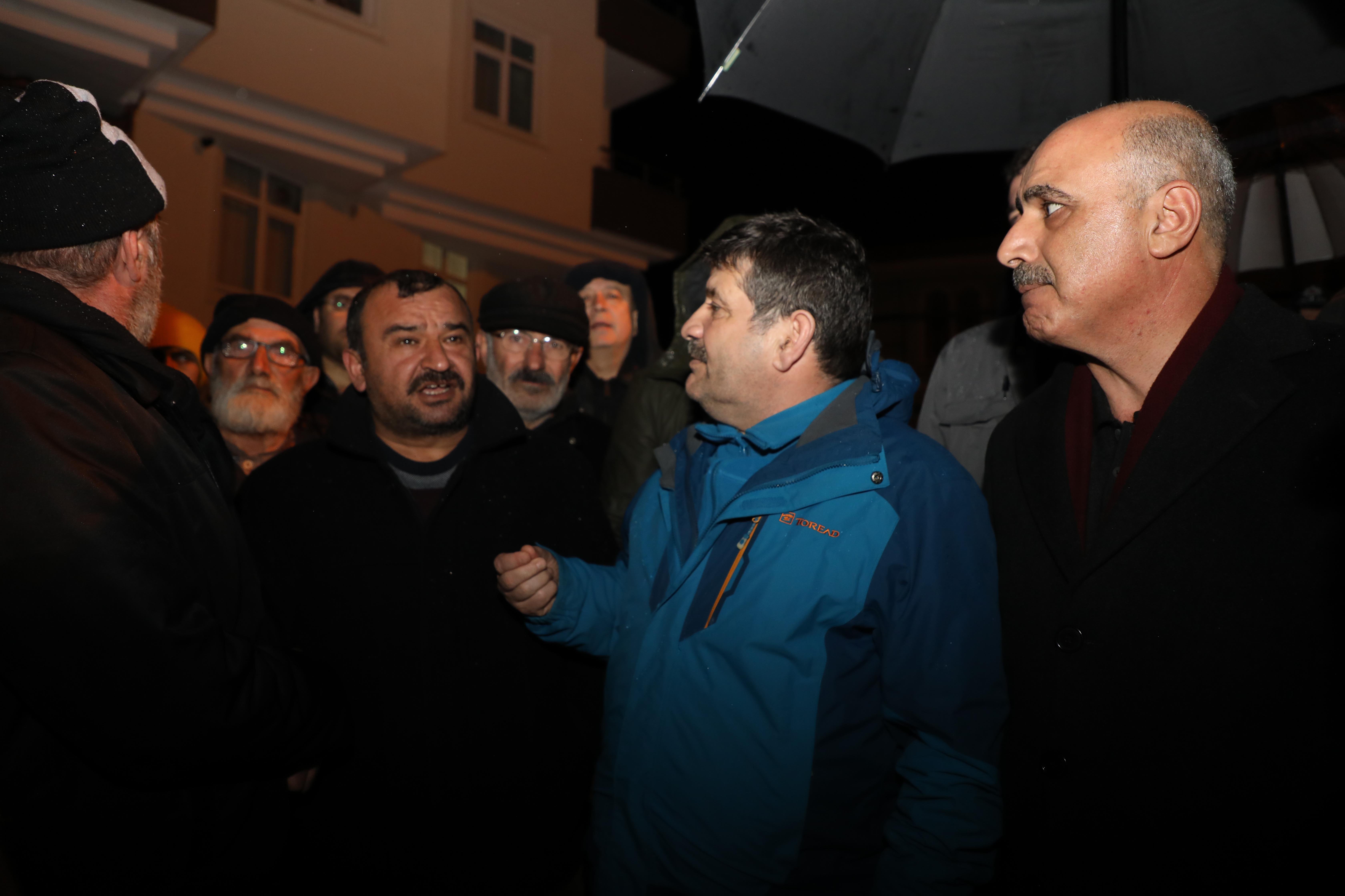 Rize'de 8 katlı bina tahliye edildi