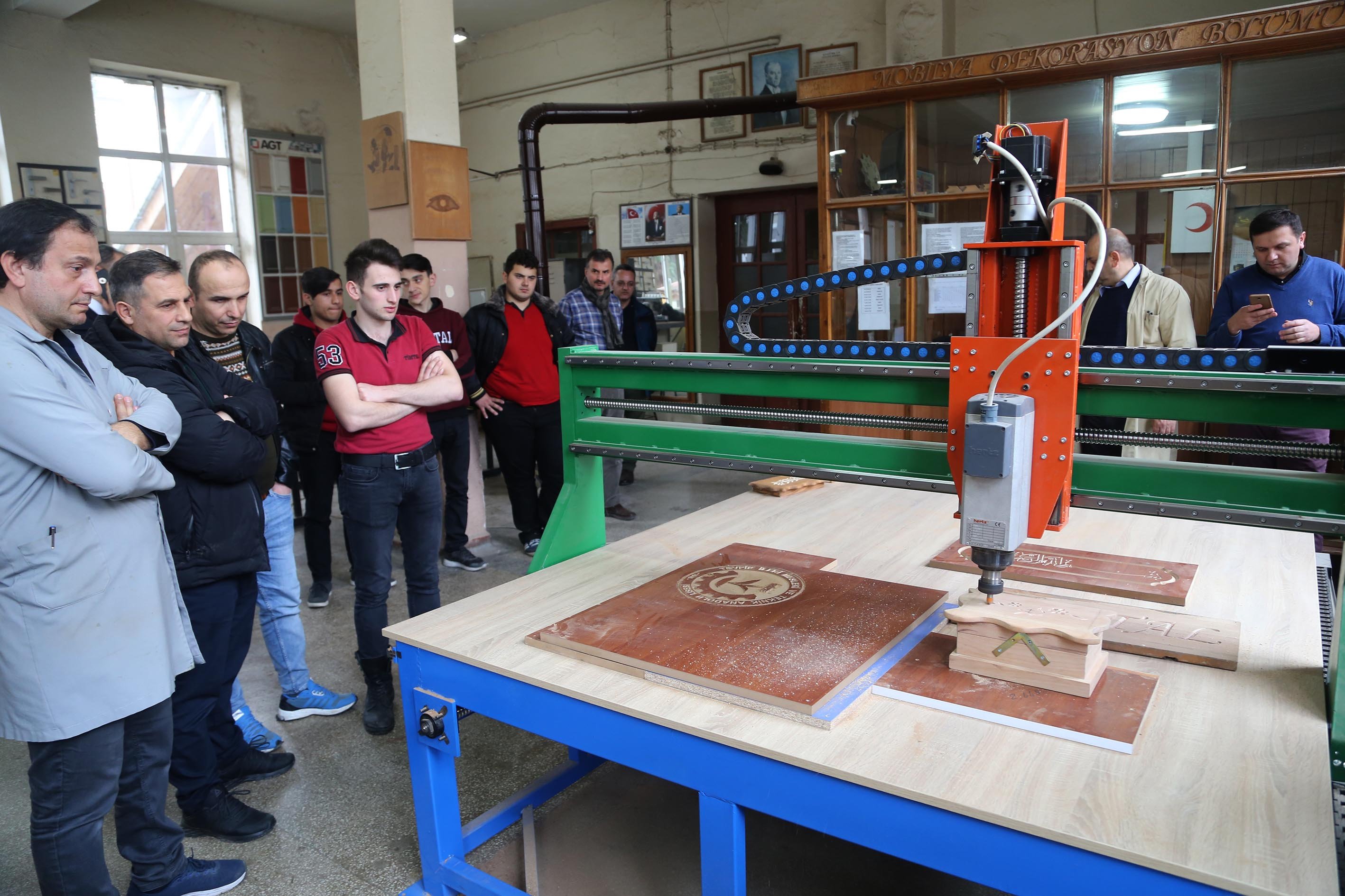 Rize'de Liseliler 25 bin liraya CNC tezgahı üretti