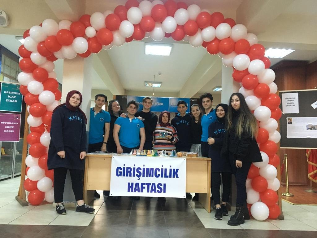 RİZE'DE MESLEK LİSESİ ÖĞRENCİLERİ HEM ÜRETTİ HEM SATTI