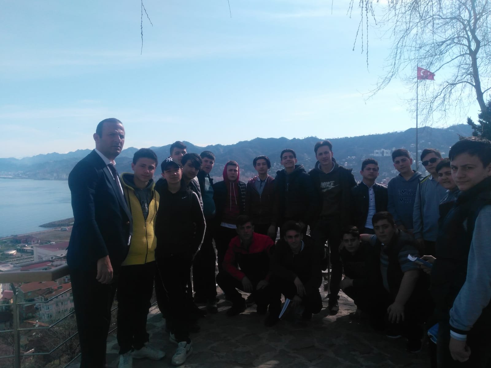 RİZE İMKB 9/A SINIFI BU HAFTA DERSİNİ RİZE KALESİNDE İŞLEDİ