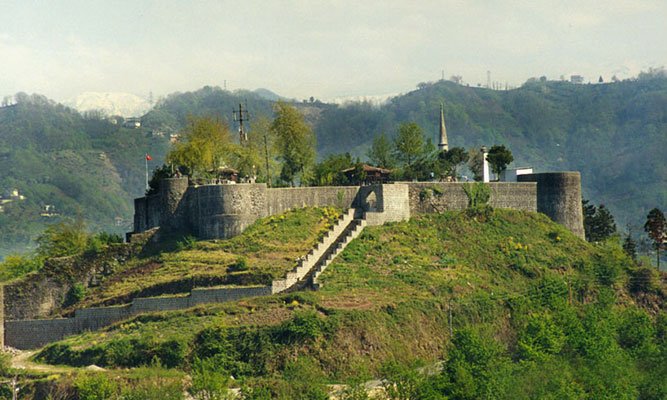RİZE KALESİ’NDE İNTİHAR GİRİŞİMİ