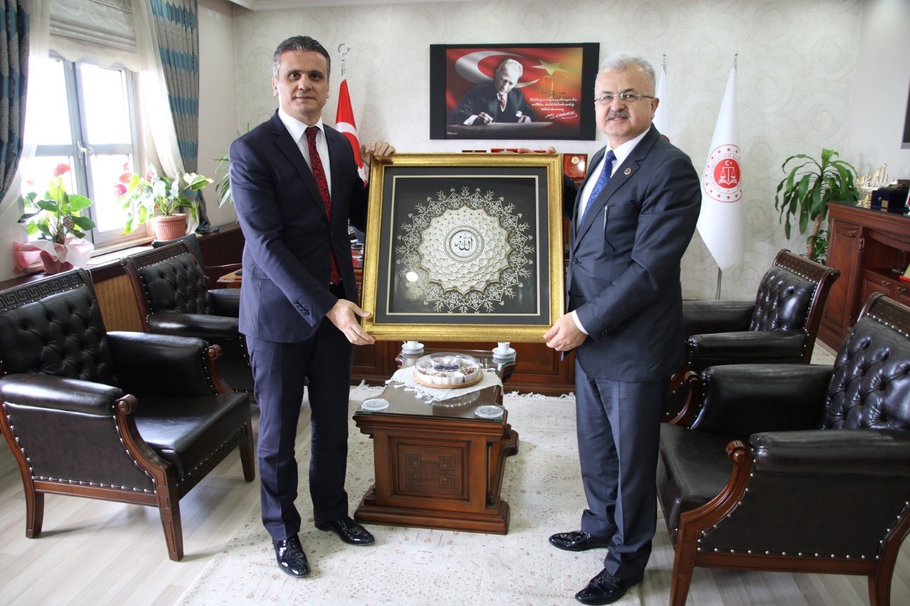 BAŞKAN KASAP, VEDA ZİYARETLERİNE DEVAM EDİYOR