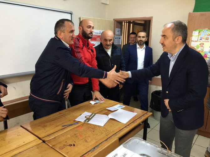 AK Parti Rize Belediye Başkan Adayı Metin ile İl Başkanı Alim, Oyunu Kullandı