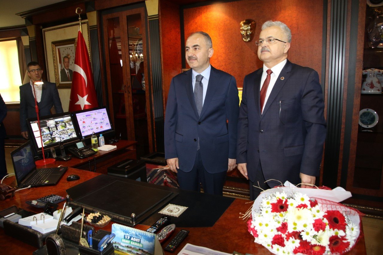RİZE BELEDİYE BAŞKANI RAHMİ METİN, GÖREVİ DEVRALDI