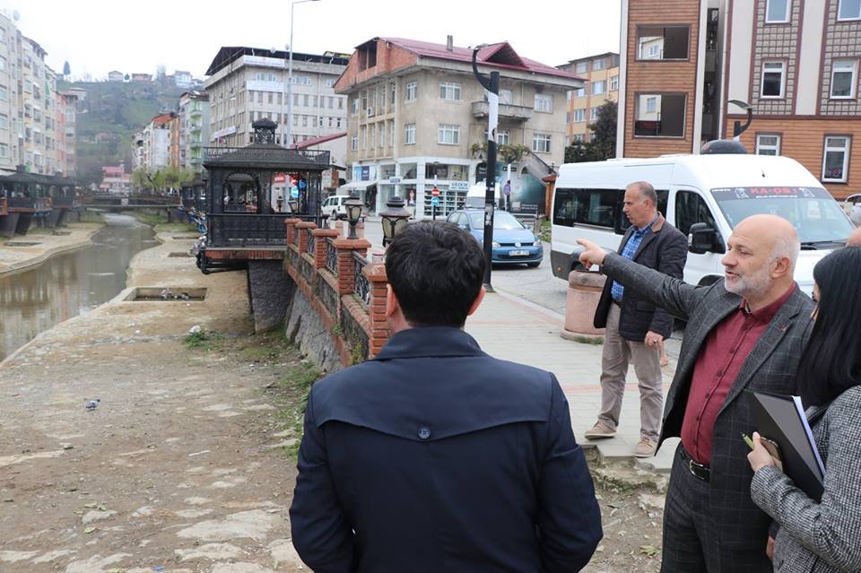 Başkan Kahya Sahaya İndi