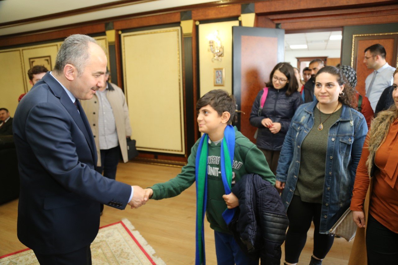 MARDİN ÇAYKUR RİZESPOR TARAFTAR DERNEĞİNDEN BAŞKAN RAHMİ METİNE ZİYARET