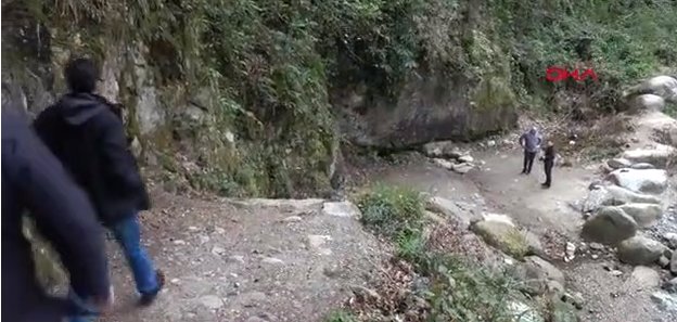 Rize'de Kayadan çıkan suda şifa arıyorlar