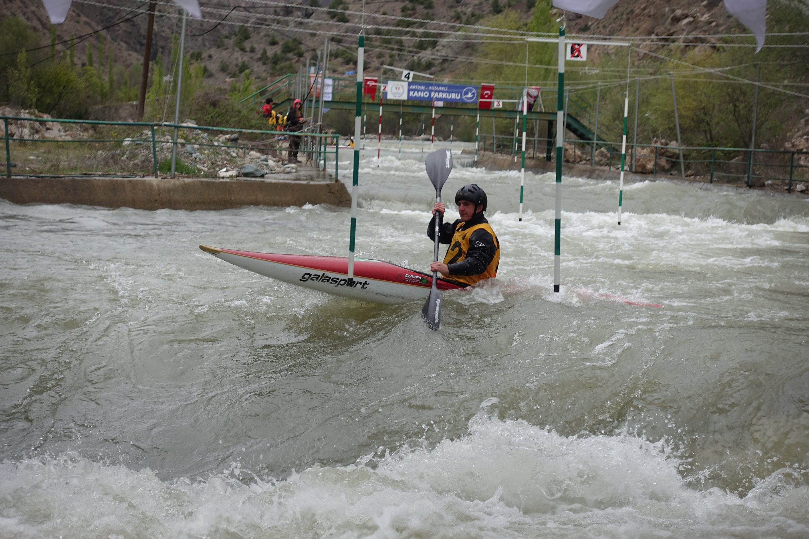 Yusufeli Akarsu Kano Slalom Bahar Kupası Yarışları başladı