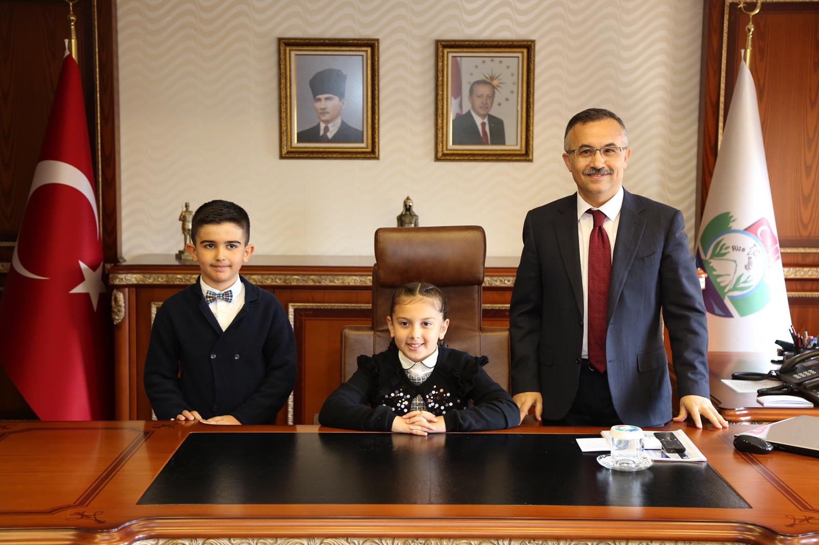 Vali Çeber, Makamını Vakıflar İlkokulu Öğrencisi Hanzade Aslan’a Bıraktı
