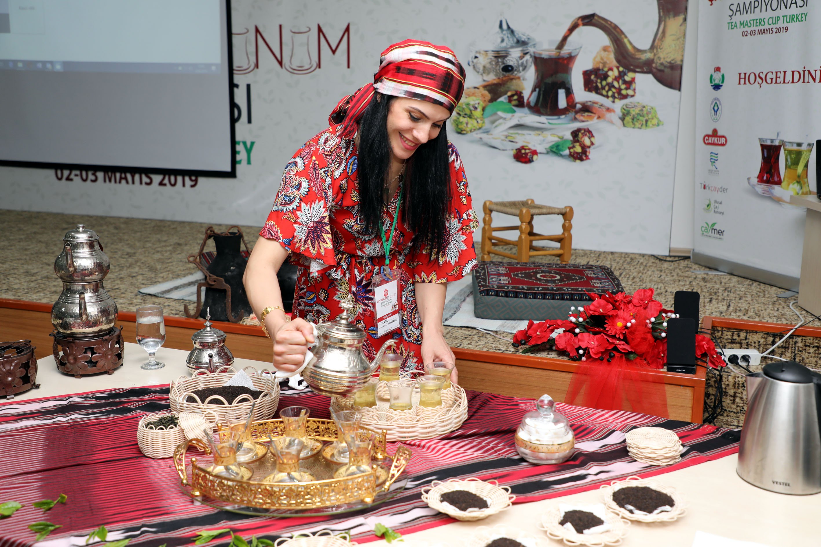 Rize Ticaret Borsasınca "Çay Demleme ve Sunum Şampiyonası" düzenlendi.