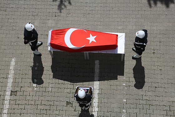 Şehit polis memuru Ateş için tören
