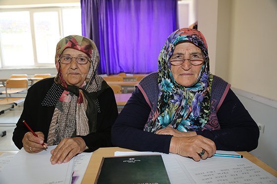 Ordulu ninelerin okuryazar olma azmi