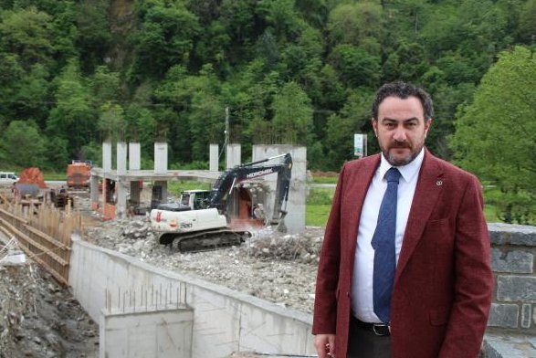 RİZEDE YIKIM KARARI ALINAN KAÇAK YAPIYI, SAHİBİ YIKTI
