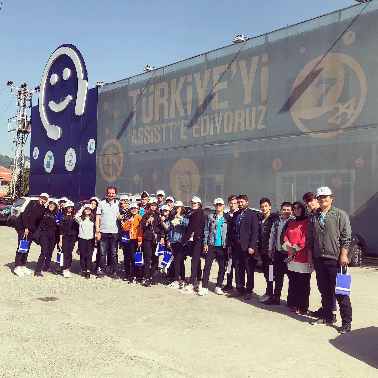 HALKLA İLİŞKİLER ALANI ÇAĞRI MERKEZİNDE İŞ BAŞINDA