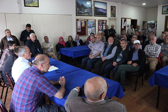 Eynesilli çay üreticileri özel sektör fiyatından şikayetçi