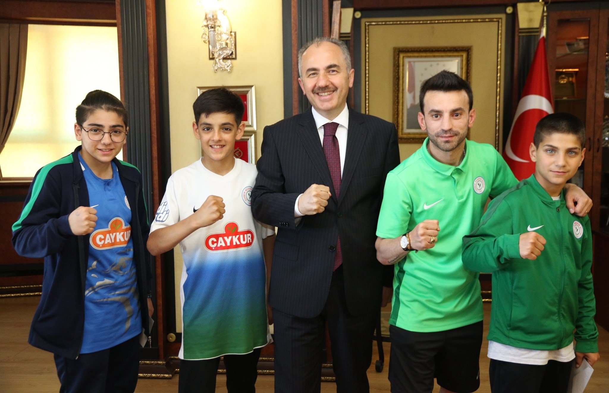 Çaykur Rizespor Boks Takımından Başkan Metin'e Ziyaret