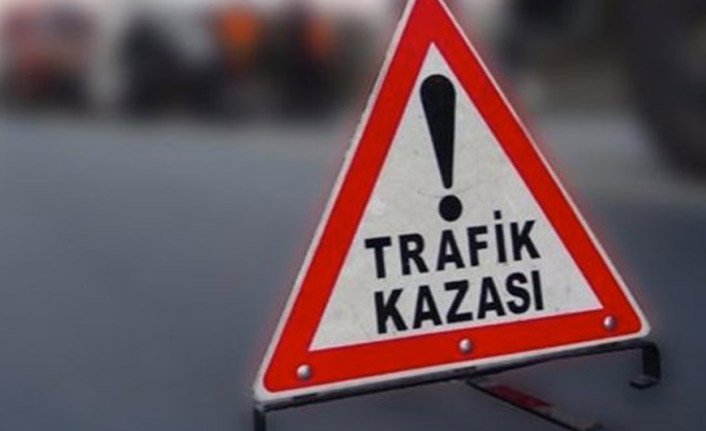 Rize'de otomobil bariyerlere çarptı: 8 yaralı