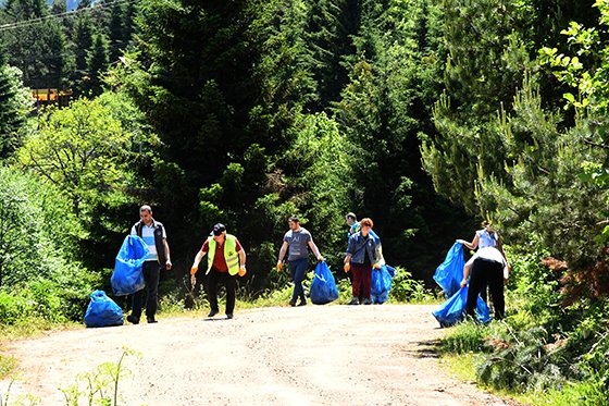 Kafkasör Yaylası'ndaki çöpler toplandı