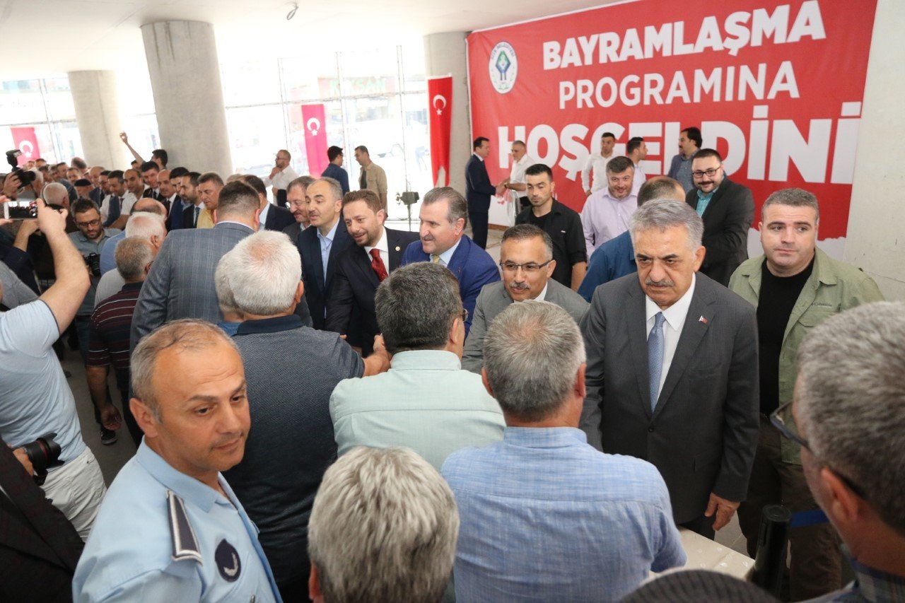 GELENEKSEL BAYRAMLAŞMA RİZE MEYDANINDA YAPILDI