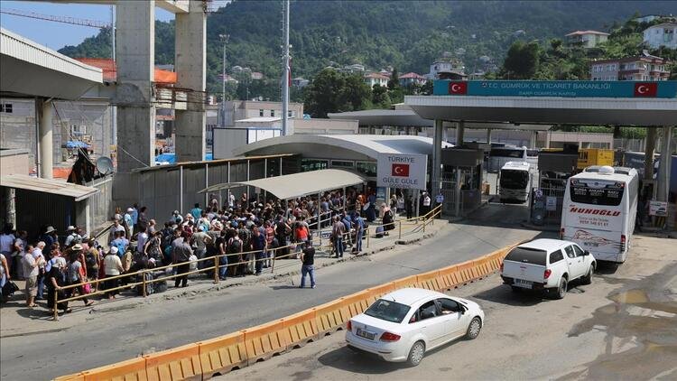Bayram tatilinde Sarp'tan 231 bin yolcu geçti