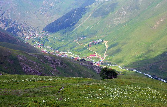 Demirkapı Yaylası'nda dört mevsim bir arada