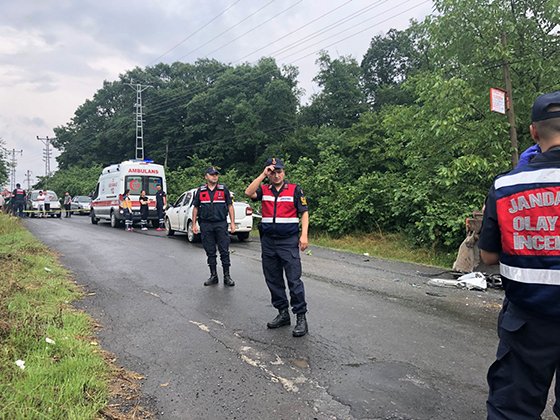 Zonguldak'ta otomobil ile kepçe çarpıştı: 1 ölü, 2 yaralı