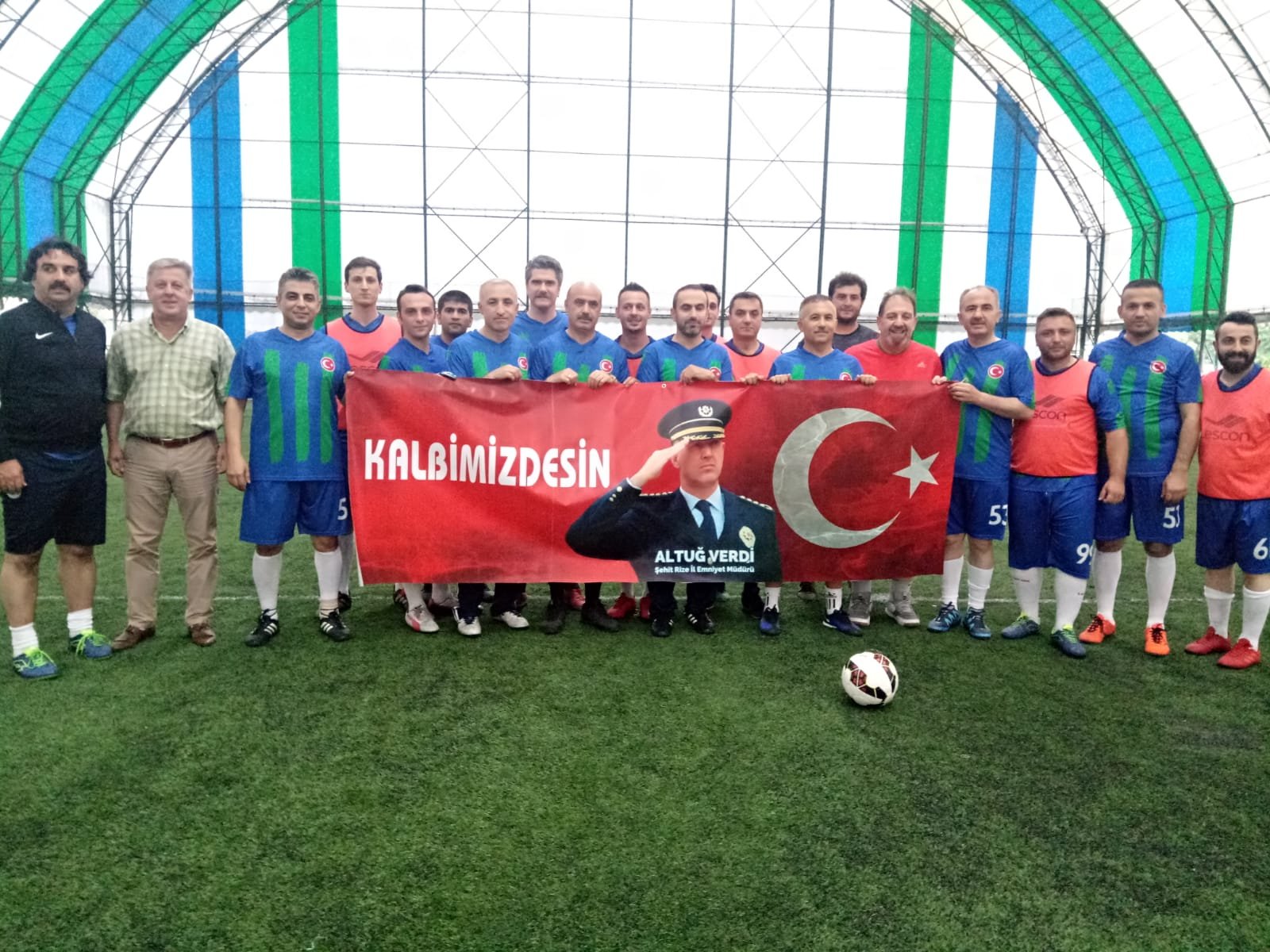 Esnaflar Şehit Emniyet Müdürü Altuğ Verdi Anısına Futbol maçında Vali Çeber ve Kamu Görevlileri İle Maç Yaptı