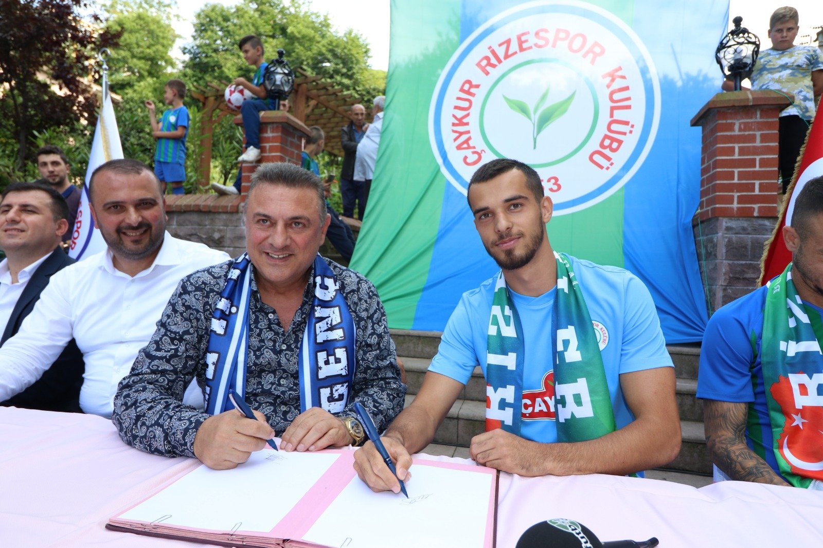Çaykur Rizespor'da 4 Futbolcu İmzayı Attı