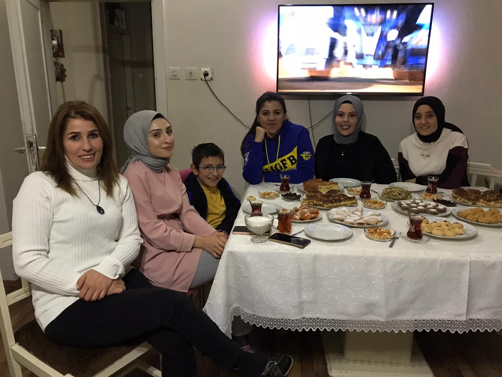TEŞEKKÜRLER ÜNİVERSİTE GENÇLİĞİ