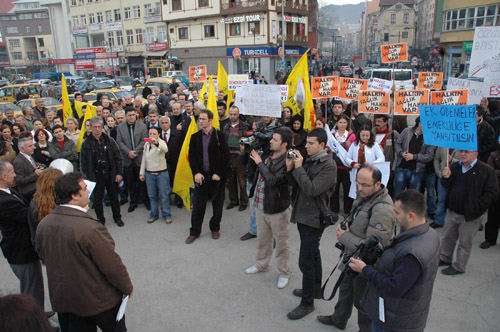 Rize’de Kamu Çalışanları Eylemde