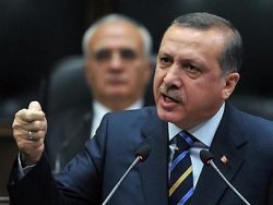 Uyarılara rağmen Sarkozy bildiğini okudu