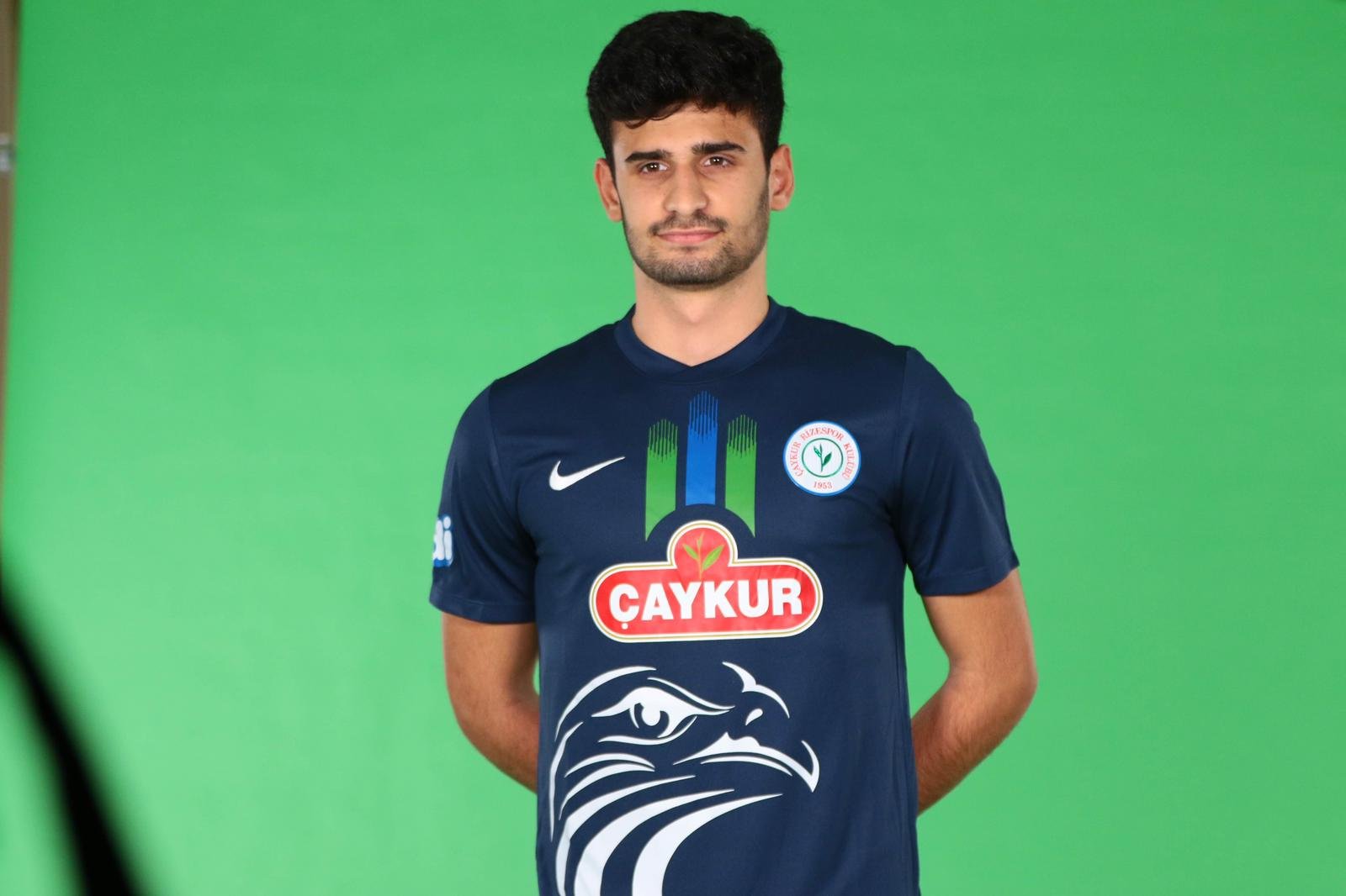 RİZESPORLU RİZELİ FUTBOLCU YARDIMI RİZE'YE YAPAR