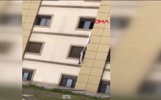 Trabzon Koranavirüs şüphelisi çarşafları bağlayıp hastaneden kaçmaya çalıştı