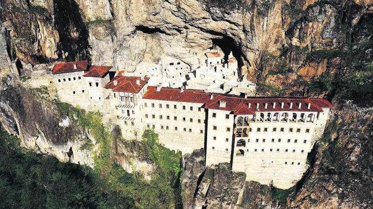 Trabzon Sümela Manastırı yeniden ziyarete açıldı