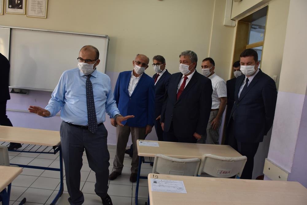 Vali İsmail Ustaoğlu, LGS Öncesi İncelemelerde Bulundu