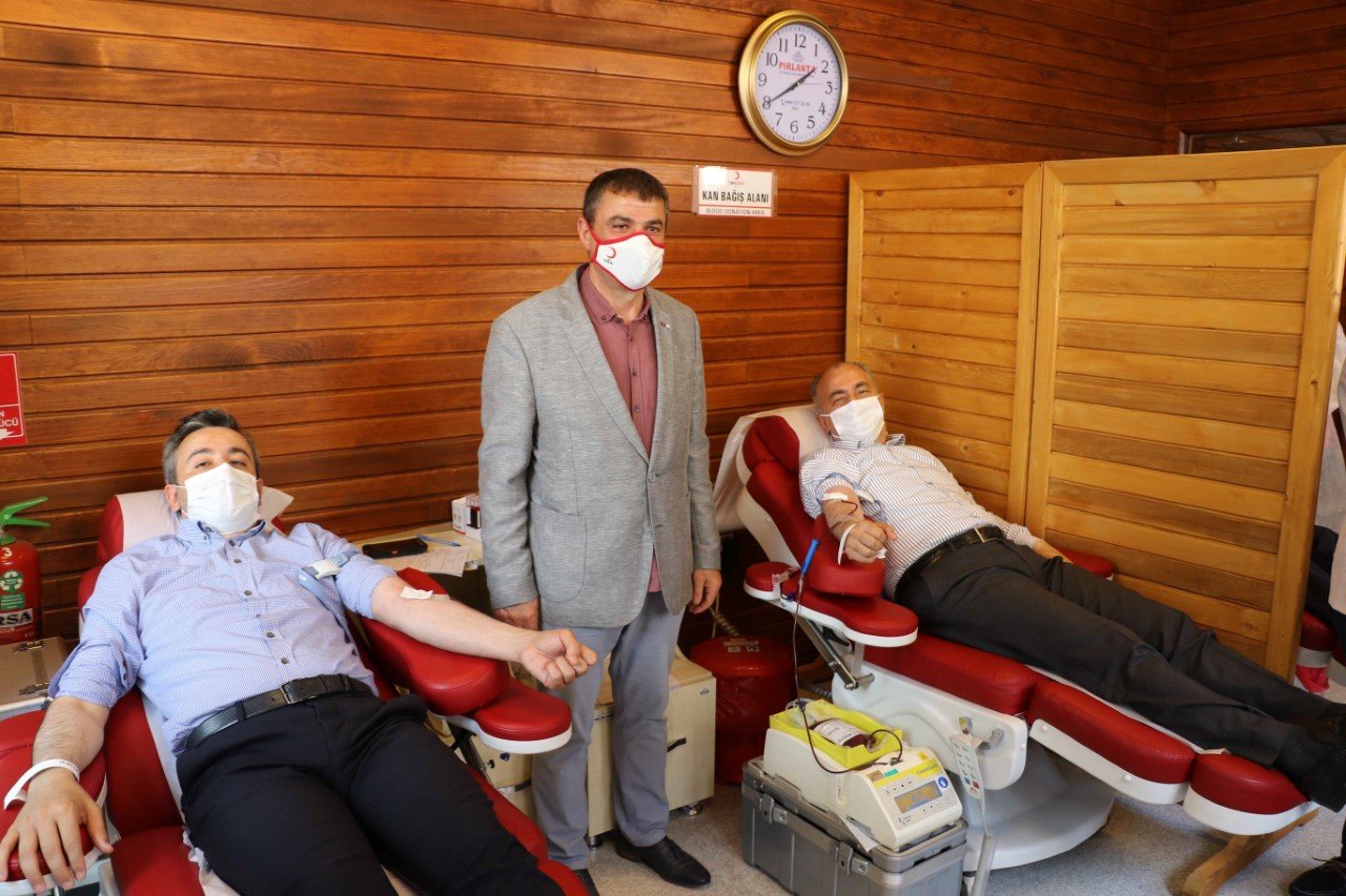 Rize AK Parti Teşkilatlarından Kızılay Kan Desteği