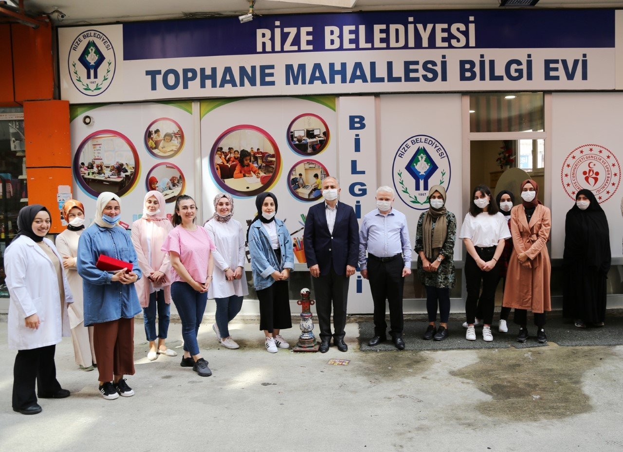 BAŞKAN METİN, TELAFİ EĞİTİMİNİ TAMAMLAYAN ÖĞRENCİLERİ ZİYARET ETTİ